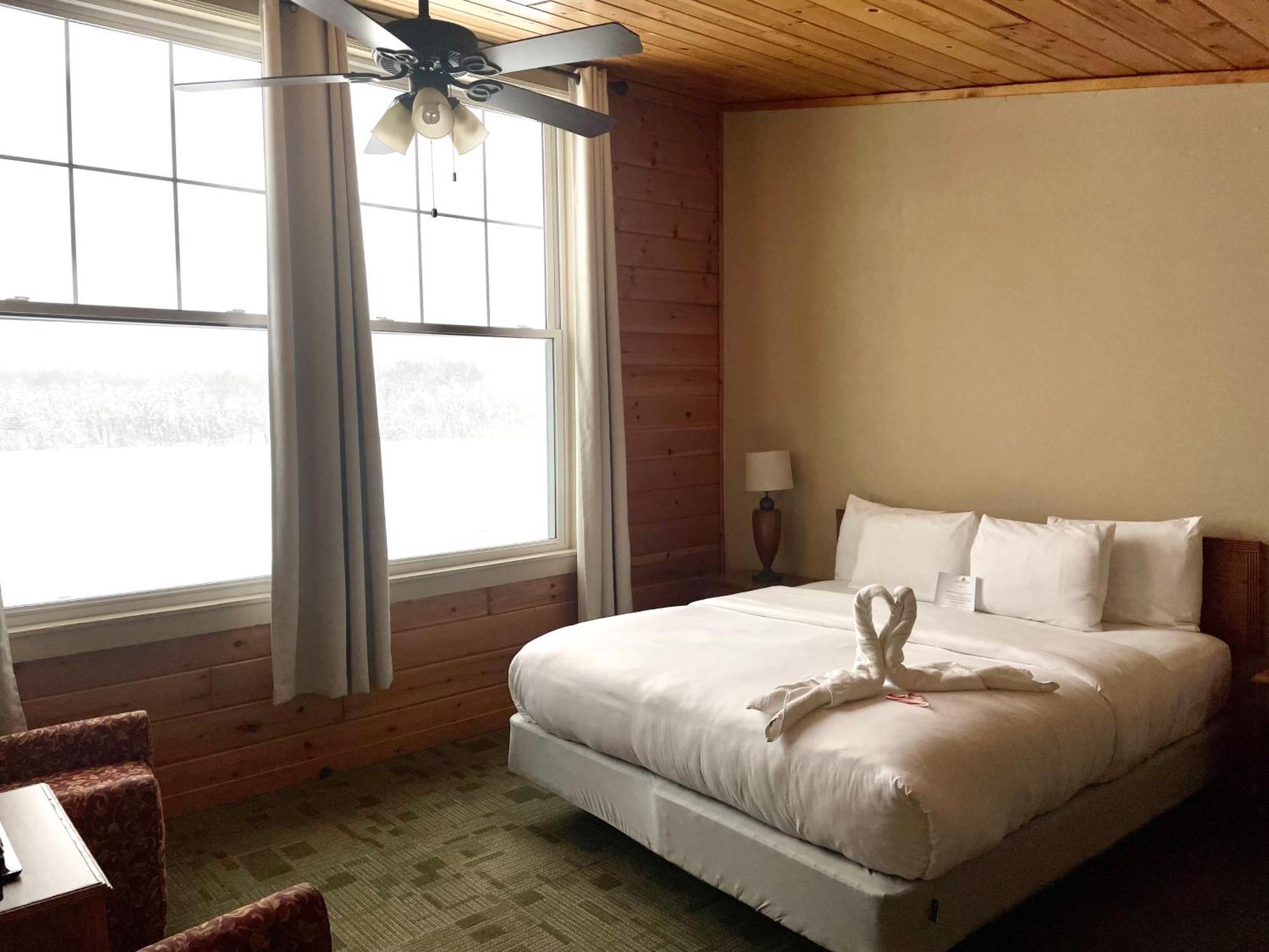 Hanging Horn Lakeside Resort Moose Lake ภายนอก รูปภาพ