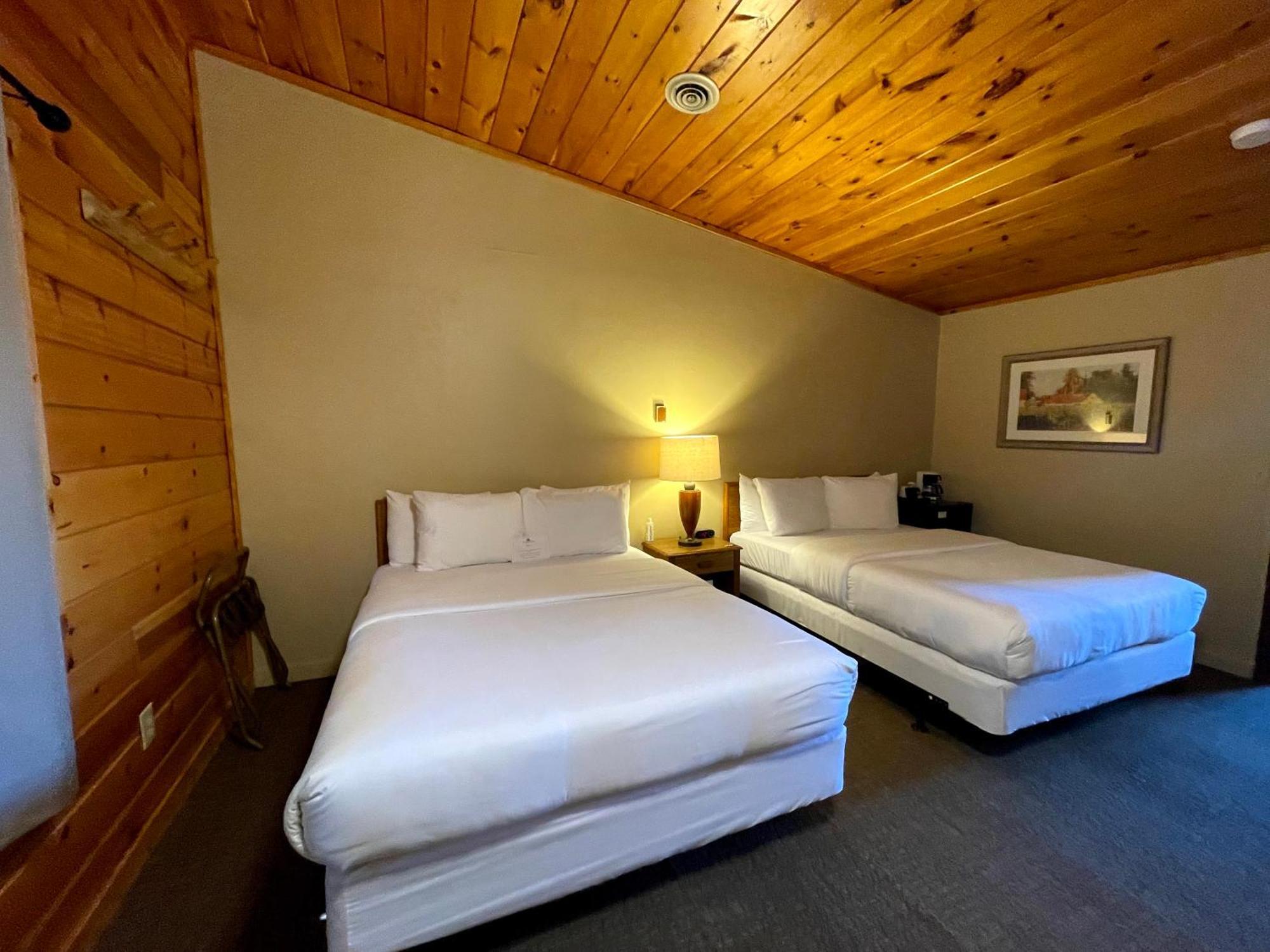Hanging Horn Lakeside Resort Moose Lake ภายนอก รูปภาพ