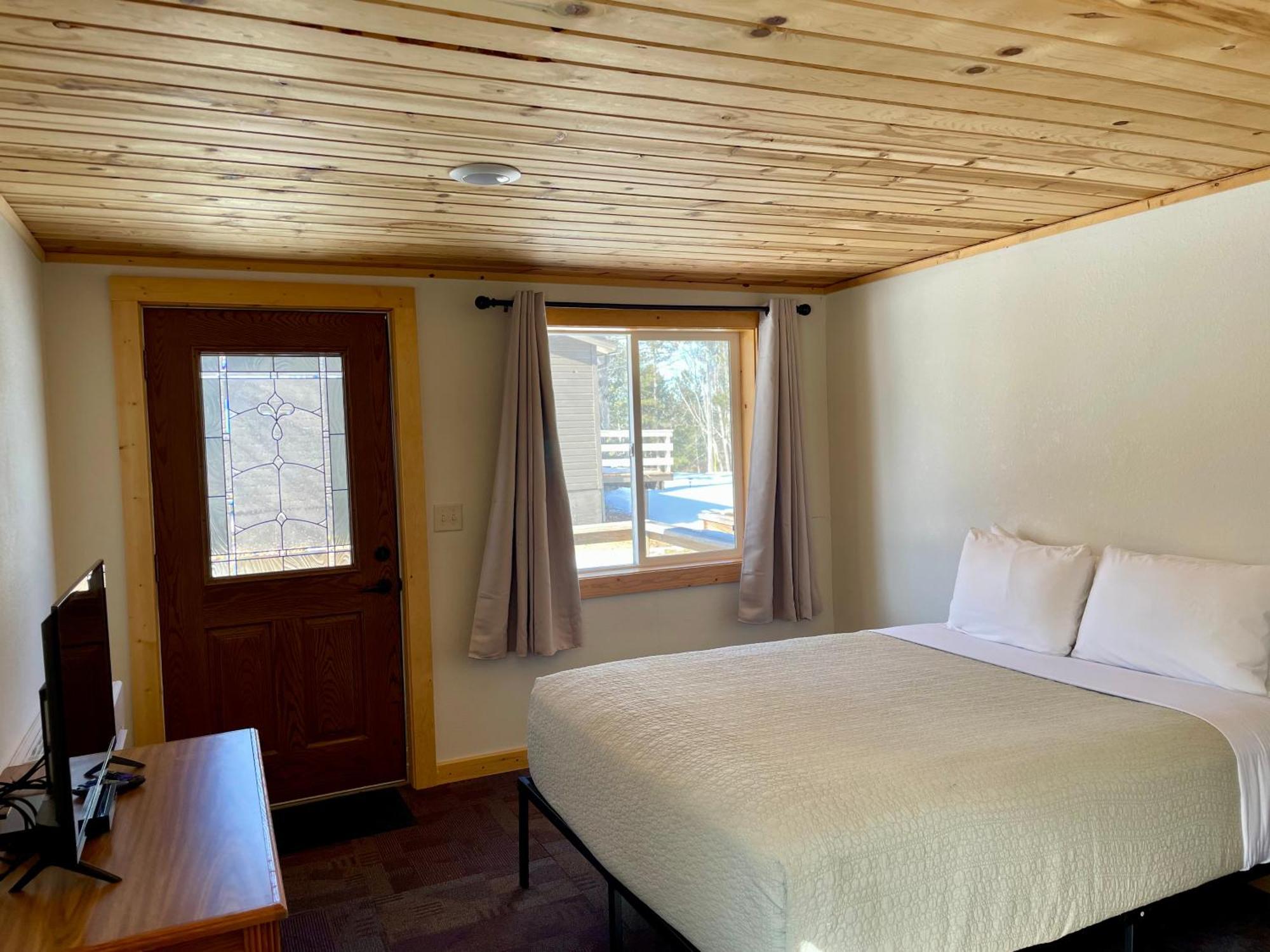 Hanging Horn Lakeside Resort Moose Lake ภายนอก รูปภาพ