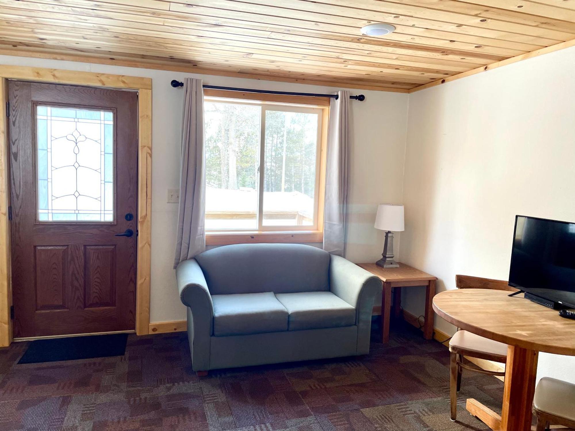 Hanging Horn Lakeside Resort Moose Lake ภายนอก รูปภาพ