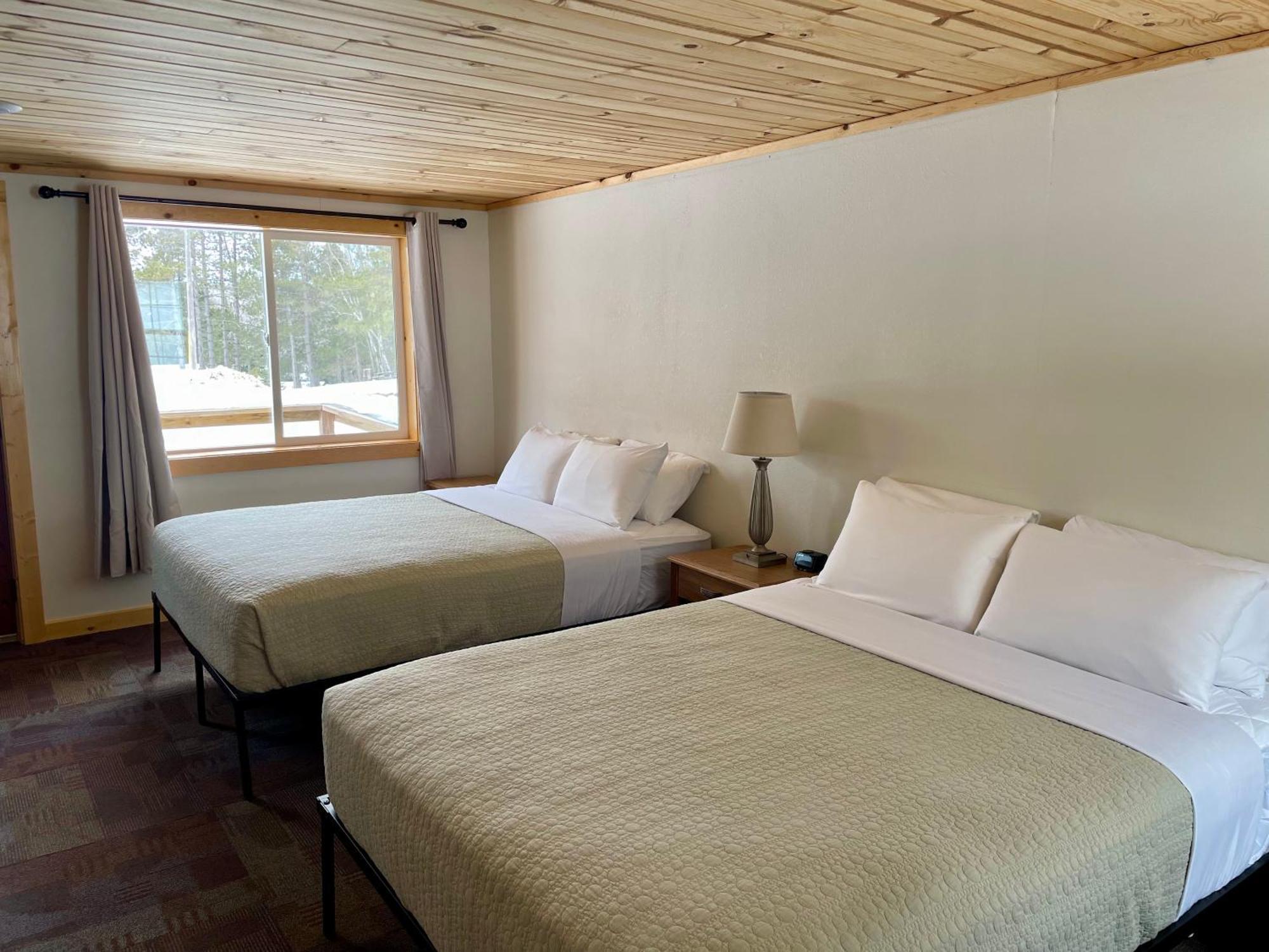 Hanging Horn Lakeside Resort Moose Lake ภายนอก รูปภาพ