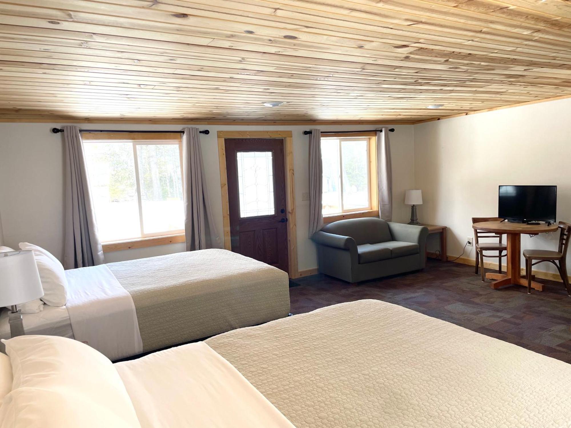 Hanging Horn Lakeside Resort Moose Lake ภายนอก รูปภาพ