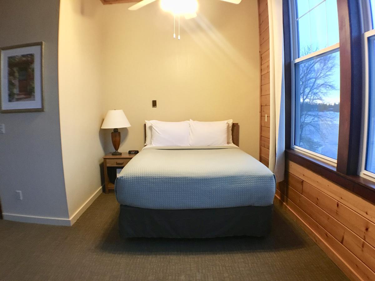 Hanging Horn Lakeside Resort Moose Lake ภายนอก รูปภาพ